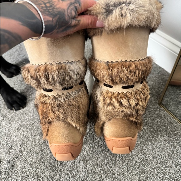Overland Tan Fur Moccasin Boots for Women - Picture 6 of 6